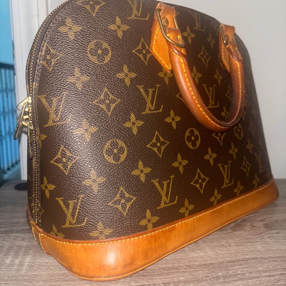 Authentic Louis Vuitton Alma PM - Picture 13 of 14